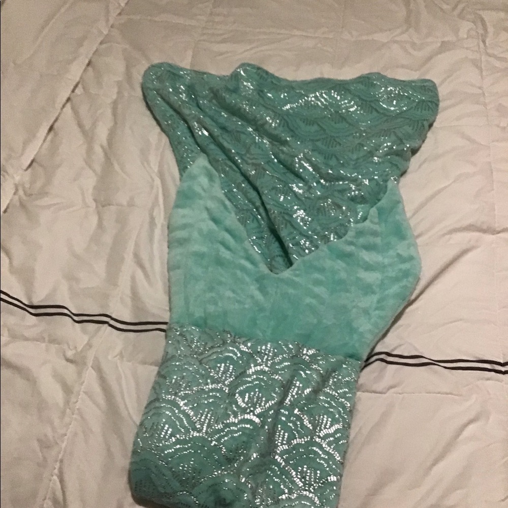 Big mermaid tale blanket